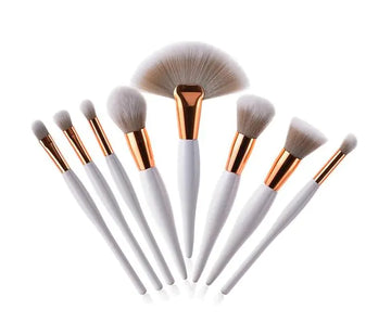 Juego de 8 brochas de maquillaje con mango negro y tubos plateados